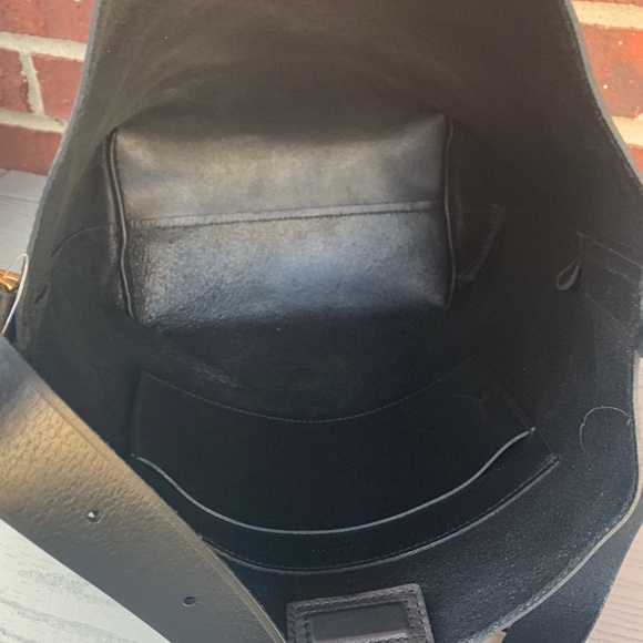 Madewell The Essential Bucket Tote - Picture 10 of 13
